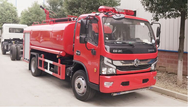 東風(fēng)7噸消防灑水車