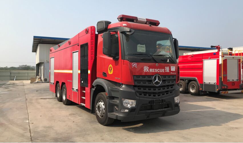 奔馳12噸壓縮空氣泡沫消防車