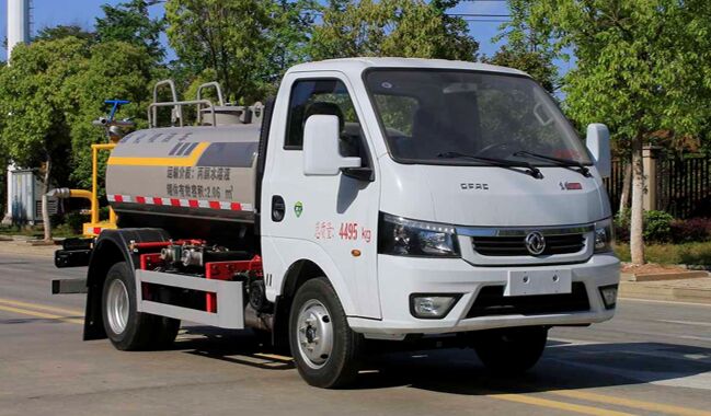 東風(fēng)途逸2.5噸灑水車
