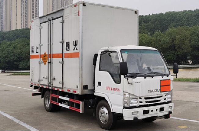 慶鈴藍(lán)牌爆破器材運(yùn)輸車