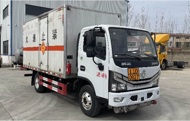 東風多利卡爆破器材運輸車