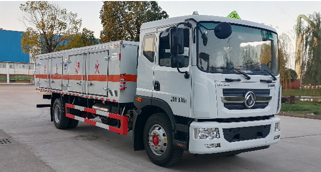 東風(fēng)D9毒性氣體廂式運(yùn)輸車