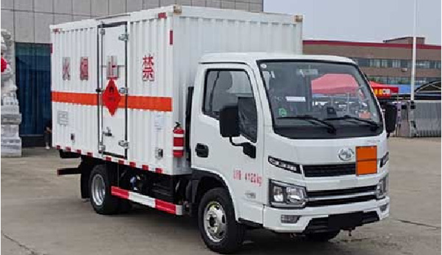 躍進(jìn)福運(yùn)小型易燃?xì)怏w廂式運(yùn)輸車