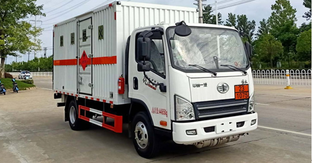 解放4米1易燃液體廂式運輸車