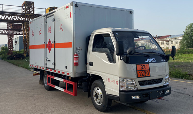 江鈴易燃液體廂式運輸車