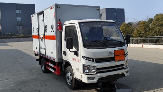 上汽躍進腐蝕性物品廂式運輸車